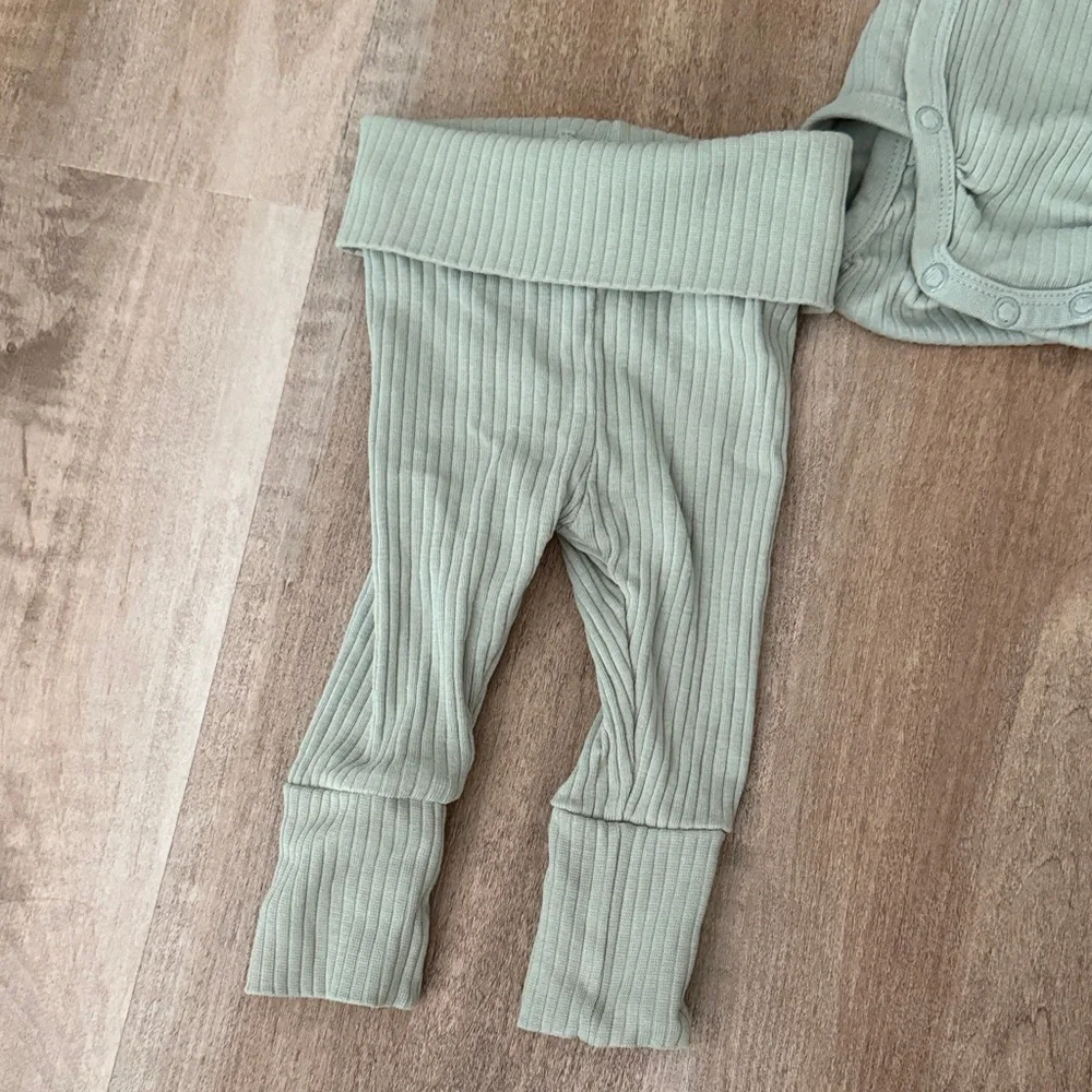 ✨H&M Kids Matching Set in Light Green - Picture 3 of 4